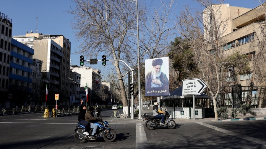 Το Ιράν ανέβαλε την κηδεία του Khamenei