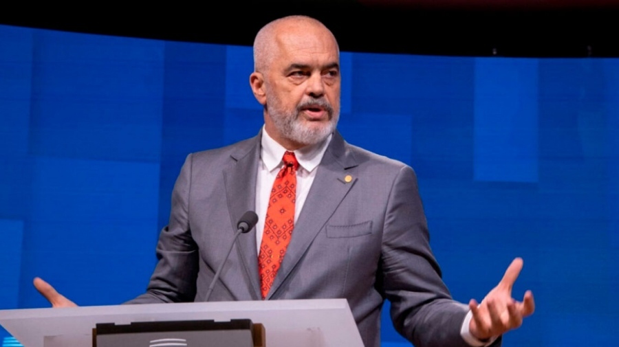 Albania: Rain of bottles targeting Edi Rama – Presidential Guard intervened to escort him out!