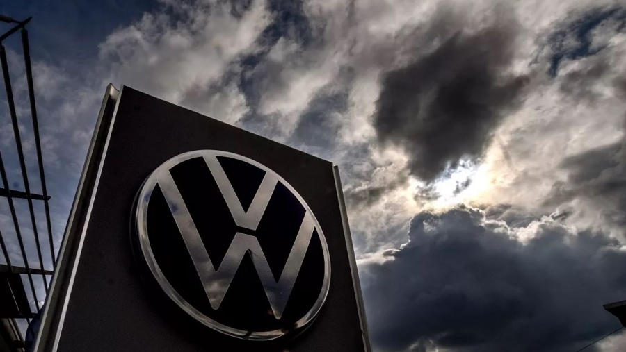 «Μαύρη τρύπα» στη Γερμανία: Η κατάρρευση της Volkswagen φέρνει το τέλος της γερμανικής βιομηχανίας – Εφιάλτης μαζικών απολύσεων