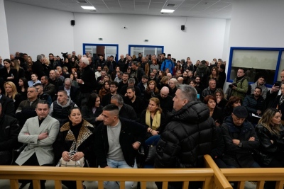 Απίστευτο φιάσκο: Η δίκη για τα Τέμπη «μπαζώθηκε» σε μια αίθουσα… ντροπή – Αναβολή για την 1η Απριλίου