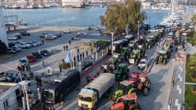 Ξεσηκωμός αγροτών - Εκρηκτική κλιμάκωση με αποκλεισμούς - Κυβέρνηση σε πανικό, τάζει...διάλογο