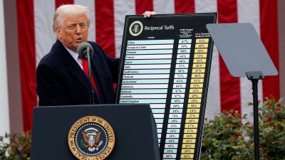 Παγκόσμιο σοκ: Ο Trump επιβάλλει δασμούς 25% σε Ιαπωνία και Νότια Κορέα - Πτώση των μετοχών για Toyota και Honda