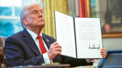 Αμήχανη η ΕΕ, ψάχνει απάντηση στους δασμούς Trump - Στο στόχαστρο υπηρεσίες και εξαγωγές