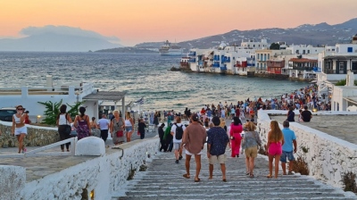 Τριτοκοσμική χώρα η Ελλάδα... υπάρχει για τους τουρίστες - Δεν πάει διακοπές ούτε 1 στους 2 πολίτες