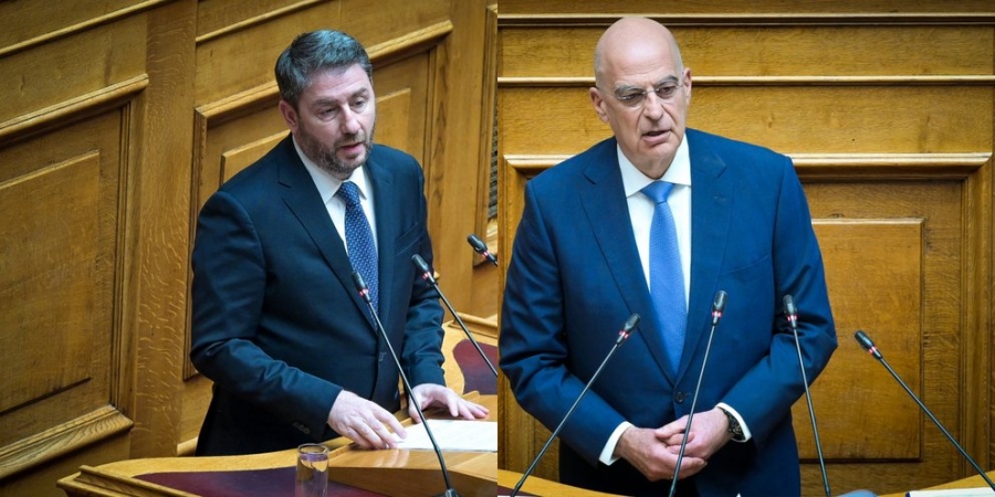 Το ΠΑΣΟΚ θέλει να...κάψει Δένδια για να φέρει τον αντιδημοφιλή Βενιζέλο – Το σενάριο του μεταβατικού πρωθυπουργού