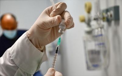 Από σήμερα 3/10 οι πρώτοι εμβολιασμοί για τις Omicron 4 και 5 – Ποιοι πρέπει να το κάνουν