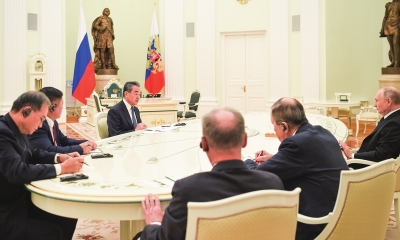 Ηχηρό μήνυμα Κίνας: Θα γυρίσει μπούμερανγκ για τη Δύση η βίαιη υπονόμευση της Ρωσίας μέσω του πολέμου φθοράς στην Ουκρανία