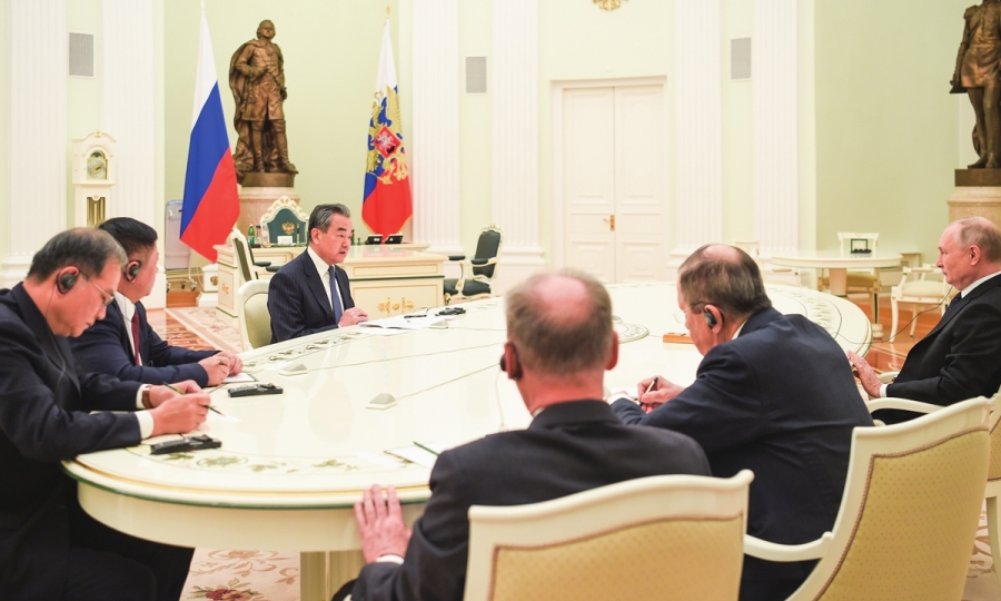 Ηχηρό μήνυμα Κίνας: Θα γυρίσει μπούμερανγκ για τη Δύση η βίαιη υπονόμευση της Ρωσίας μέσω του πολέμου φθοράς στην Ουκρανία