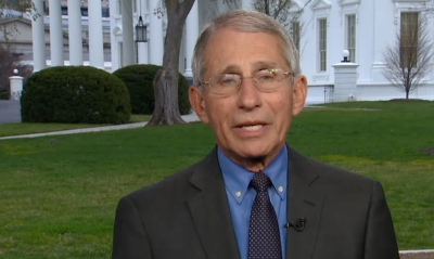 Fauci: Προειδοποίησε για... «τσουνάμι» μολύνσεων εμβολιασμένων λόγω Omicron και ταξιδιών