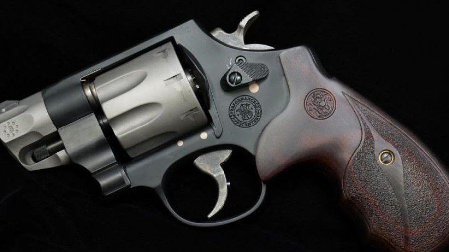 Oκτώ φυσίγγια .357 Magnum σε κύκλο: το Smith & Wesson 327 PC
