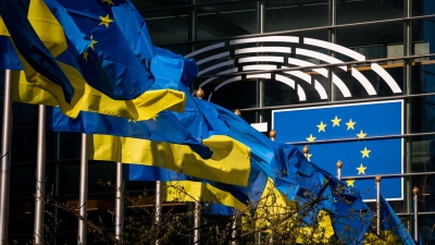 «Θέατρο του παραλόγου» στην ΕΕ - Αλχημείες για την ένταξη της Ουκρανίας