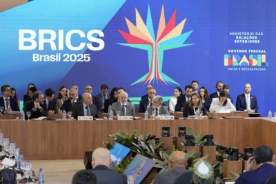 Οι BRICS καταγγέλλουν τους αμερικανικούς δασμούς, αλλά αποφεύγουν να κατονομάσουν τον Trump