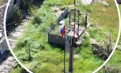 Ρωσικές δυνάμεις ύψωσαν σημαίες με drones στην Kherson την Ημέρα της Νίκης