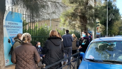 Εικόνες ντροπής στα κέντρα υγείας για ένα δωρεάν PCR: Αναμονή ακόμα και δύο ώρες, απίστευτη ταλαιπωρία