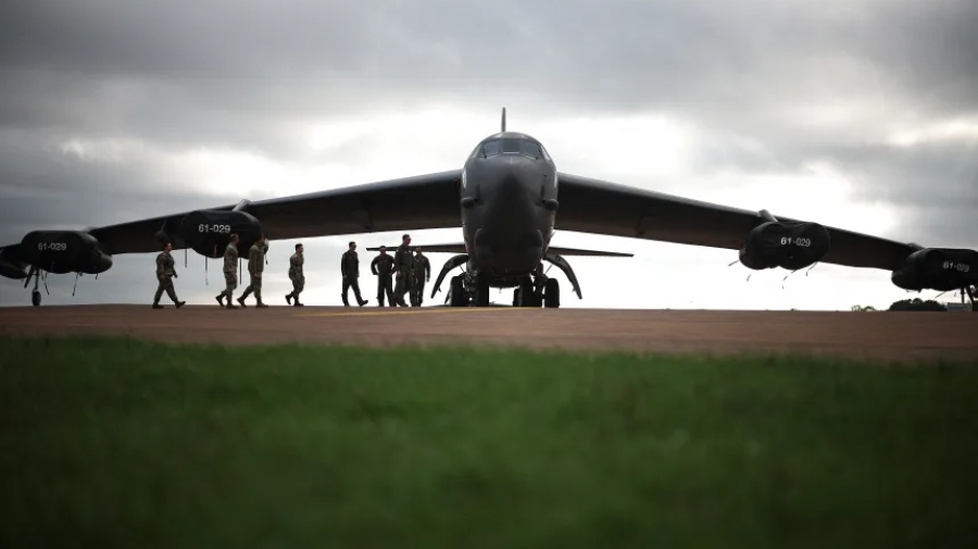 Συνετρίβη βομβαρδιστικό Β-52 Stratofortress στο Λος Άντζελες – Στους 8 οι νεκροί