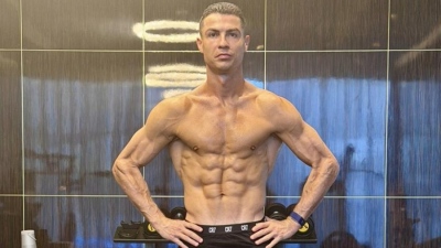 «Φέτες» στα 41 του ο Cristiano Ronaldo: «Τρομάζουν» οι κοιλιακοί του