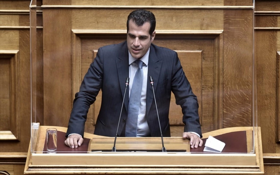 Με απολύσεις απειλεί τους ανεμβολίαστους υγειονομικούς ο Πλεύρης, παρά την επέλαση της πανδημίας - Νέα μέτρα μετά τις γιορτές