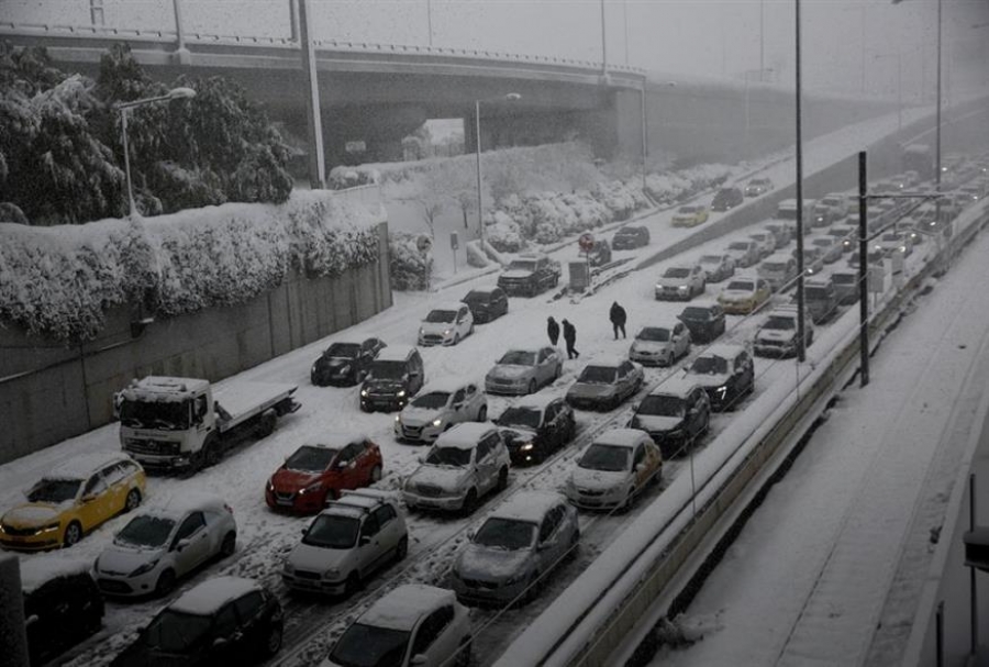 Ποιος θα πληρώσει τα 2000 ευρώ στους εγκλωβισμένους που θα… καταβάλλει η Αττική Οδός;