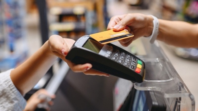 ΕΕΑ: Μόλις το 15% των υπόχρεων έχει διασυνδέσει μέχρι στιγμής ταμειακές μηχανές με POS
