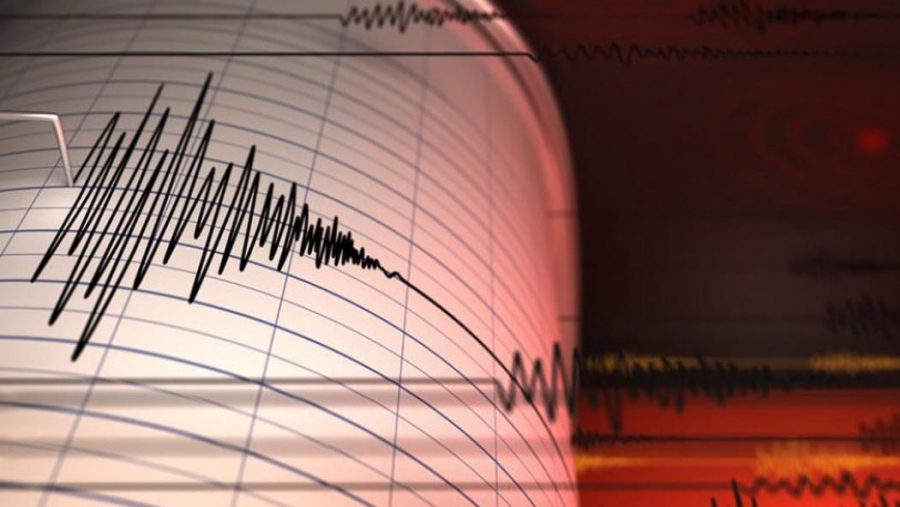 Κόκκινος συναγερμός για  Κυκλάδες – 200 σεισμοί σε μόλις 48 ώρες  –  ΕΜΑΚ και στρατός στη Σαντορίνη, έντονη ανησυχία για 6 Ρίχτερ