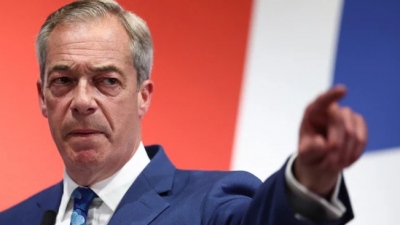 «Εκλογές τώρα» ζητά ο Farage μετά την παραίτηση Starmer - «Η Βρετανία χρειάζεται νέα λαϊκή εντολή»