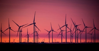 Η «πράσινη απάτη» του 1,5 τρισ. δολ. – Πώς Goldman Sachs, TotalEnergies και τραπεζίτες λεηλατούν τις τσέπες των πολιτών