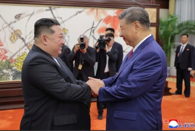 Επίσκεψη Xi στην Πιονγκγιάνγκ - Ο Kim Jong Un ενισχύεται καθώς εμβαθύνει τους δεσμούς με Ρωσία και Κίνα