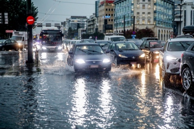 Πλημμύρισαν Ηλεκτρικός και Τραμ από τη βροχόπτωση - Σε ποια τμήματα διεξάγεται η κυκλοφορία