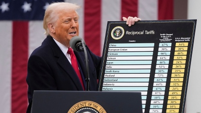 Οι επιχειρήσεις πιέζουν για μπλόκο στον Trump - Μάχη στο Ανώτατο Δικαστήριο των ΗΠΑ με 40 υπομνήματα κατά των δασμών