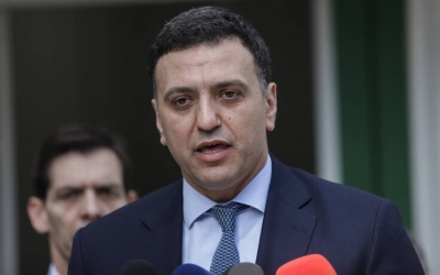Αλλού τρώει, αλλού πίνει, αλλού πάει και δίνει… τον σεβασμό του ο Βασίλης Κικίλιας (φωτό)