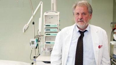 Καπραβέλος: Δεν έχουμε δει ακόμα τη νοσηρότητα της Omicron - Μονόδρομος οι υποχρεωτικοί εμβολιασμοί