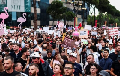 Μεγαλώνει η οργή στην Αλβανία για το τουριστικό project που συνδέεται με την οικογένεια Trump