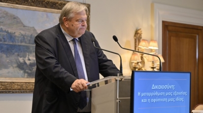 Ο Βενιζέλος εξηγεί γιατί συμμετέχει σε εκδήλωση με τίτλο «Μένουμε Ευρώπη; για τις υποκλοπές - Αντίδραση Διαμαντοπούλου, Κιντή