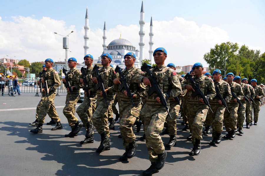 Η Τουρκία δεν... αποκλείει το ενδεχόμενο να στείλει στρατεύματα στην Ουκρανία