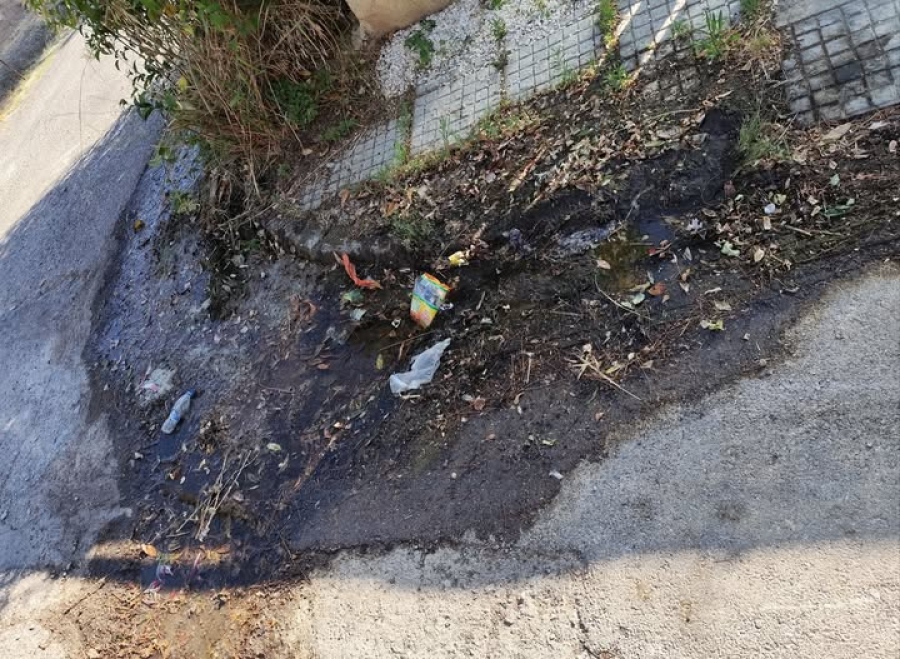 Διαρροή νερού… επ’ αόριστον – Άφαντη η ΕΥΔΑΠ!