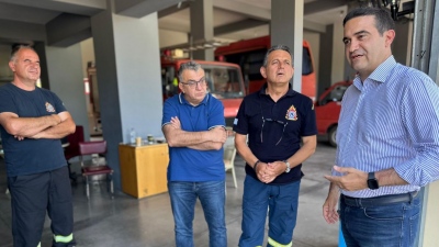 Κατρίνης στο Πυροσβεστικό κλιμάκιο Κρεστένων: Σταθερά και έμπρακτα δίπλα τους - Ιδιαίτερα όταν «σβήνουν» τα φώτα της δημοσιότητας