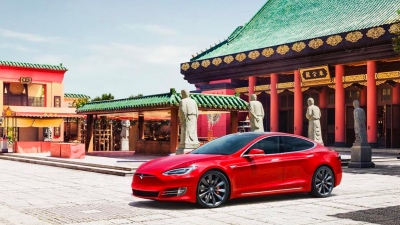 WSJ: H Κίνα γύρισε την πλάτη της στον Musk, καταρρέει η Tesla