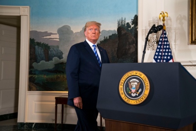 Πλήγμα σοκ στην αμερικανική οικονομία εάν ο Trump προχωρήσει στο σχέδιο των κυρώσεων - Φωτιά... τα iPhone