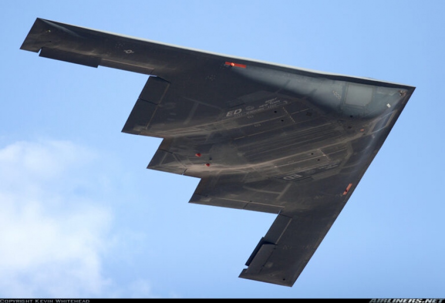 Βρέχει θάνατο το αόρατο B-2 Spirit: Το απόλυτο στρατηγικό βομβαρδιστικό Stealth με πυρηνικά - συμβατικά όπλα της USAF