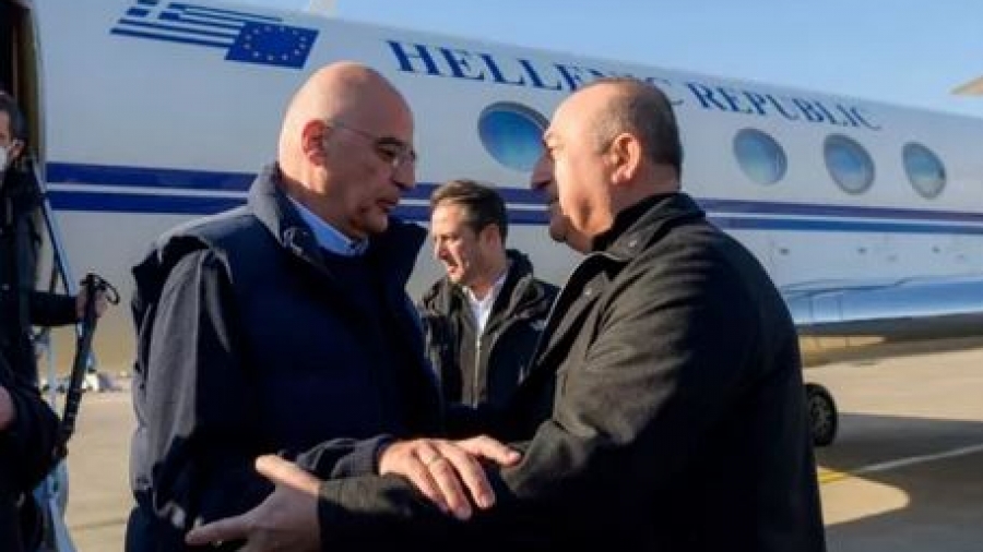 Σεισμός, Τουρκία: Στα Άδανα ο Νίκος Δένδιας, συζητά με Μevlut Cavusoglu και μαζί θα επισκεφθούν πληγείσες περιοχές