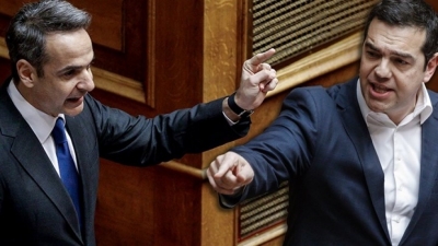Βουλή: Μετωπική Μητσοτάκη – Τσίπρα στην Ώρα του Πρωθυπουργού για την ακρίβεια