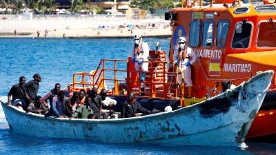 Συναγερμός στην Ευρώπη - Ο Sánchez «νομιμοποιεί» 1,6 εκατ. μετανάστες - Φόβοι για μαζική εισβολή στην ήπειρο