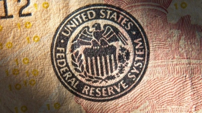 Συναγερμός από τη Fed: Φούσκα σε μετοχές και ομόλογα απειλεί τη Wall – Οι αγορές ζουν πάνω από τις δυνατότητές τους
