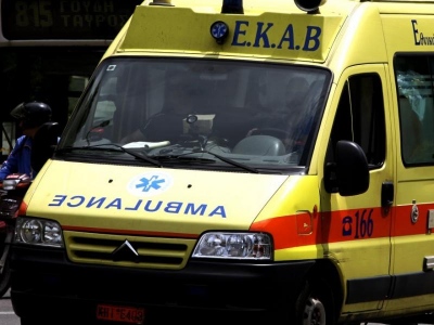 Γουδή: Ανετράπη ασθενοφόρο που μετέφερε ασθενή