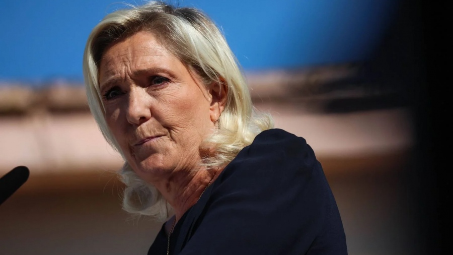 Η Le Pen τους αποτελείωσε: Η ανατροπή της κυβέρνησης Bayrou είναι υποχρέωση, όχι επιλογή - Ακολουθεί τη μεταναστευτική τρέλα