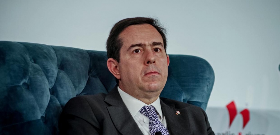 Μηταράκης: Έρχονται νέες ταυτότητες σε μέγεθος πιστωτικής κάρτας  από τον Σεπτέμβριο - Νέα διαβατήρια από το 2024