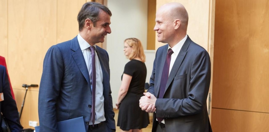 Συνάντηση Μητσοτάκη - Scholz στο περιθώριο της Συνόδου, πριν τις επαφές με Erdogan