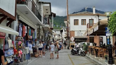 Απίστευτο στη Θάσο: Πελάτισσα εμφανίστηκε ως... ελεγκτής της ΑΑΔΕ επειδή δεν έβρισκε τραπέζι