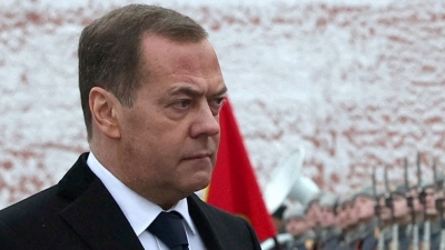Τρομακτικό μήνυμα Medvedev: Ηλίθιοι Ευρωπαίοι, ελάτε να δείτε τι θα γίνει με τους Oreshnik (vid)
