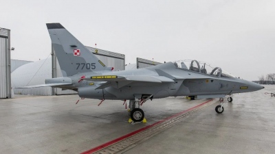 Πολωνία: Σοκαριστική συντριβή μαχητικού M-346 - Νεκρός ο πιλότος (vid)